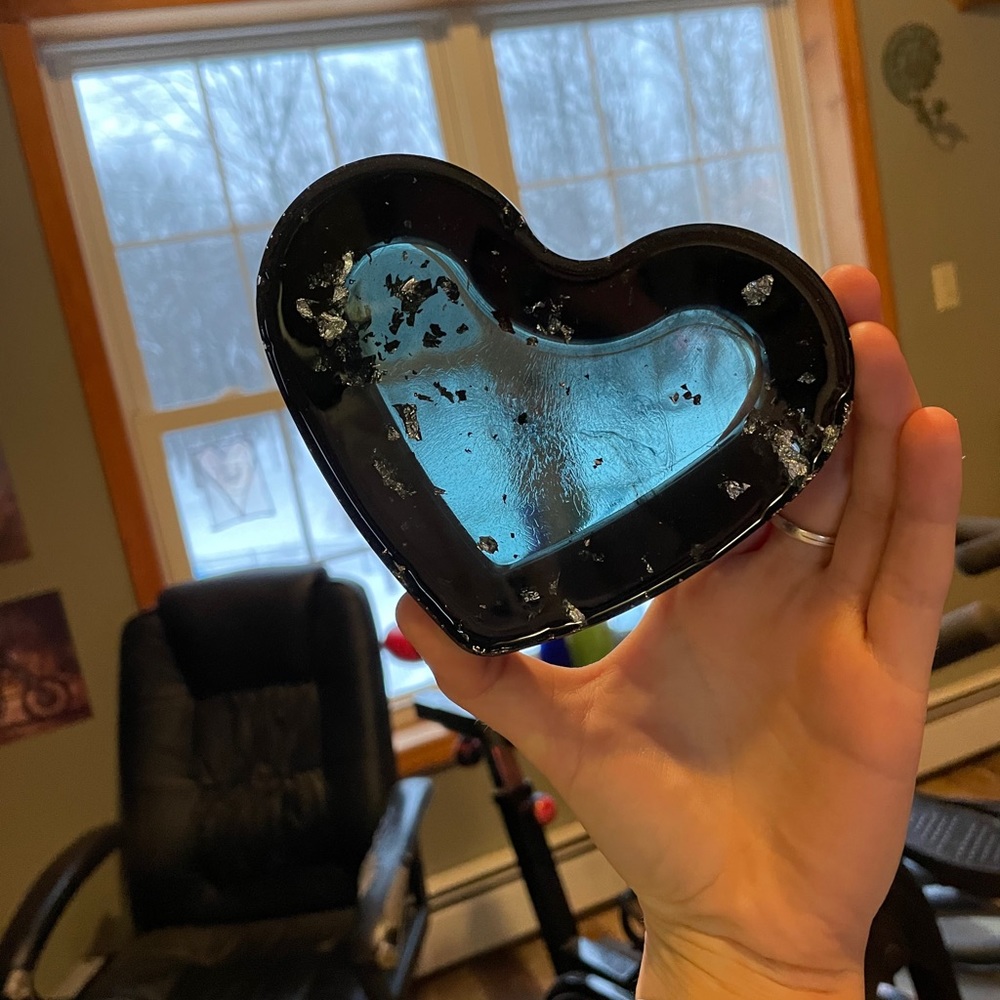 black heart ashtray